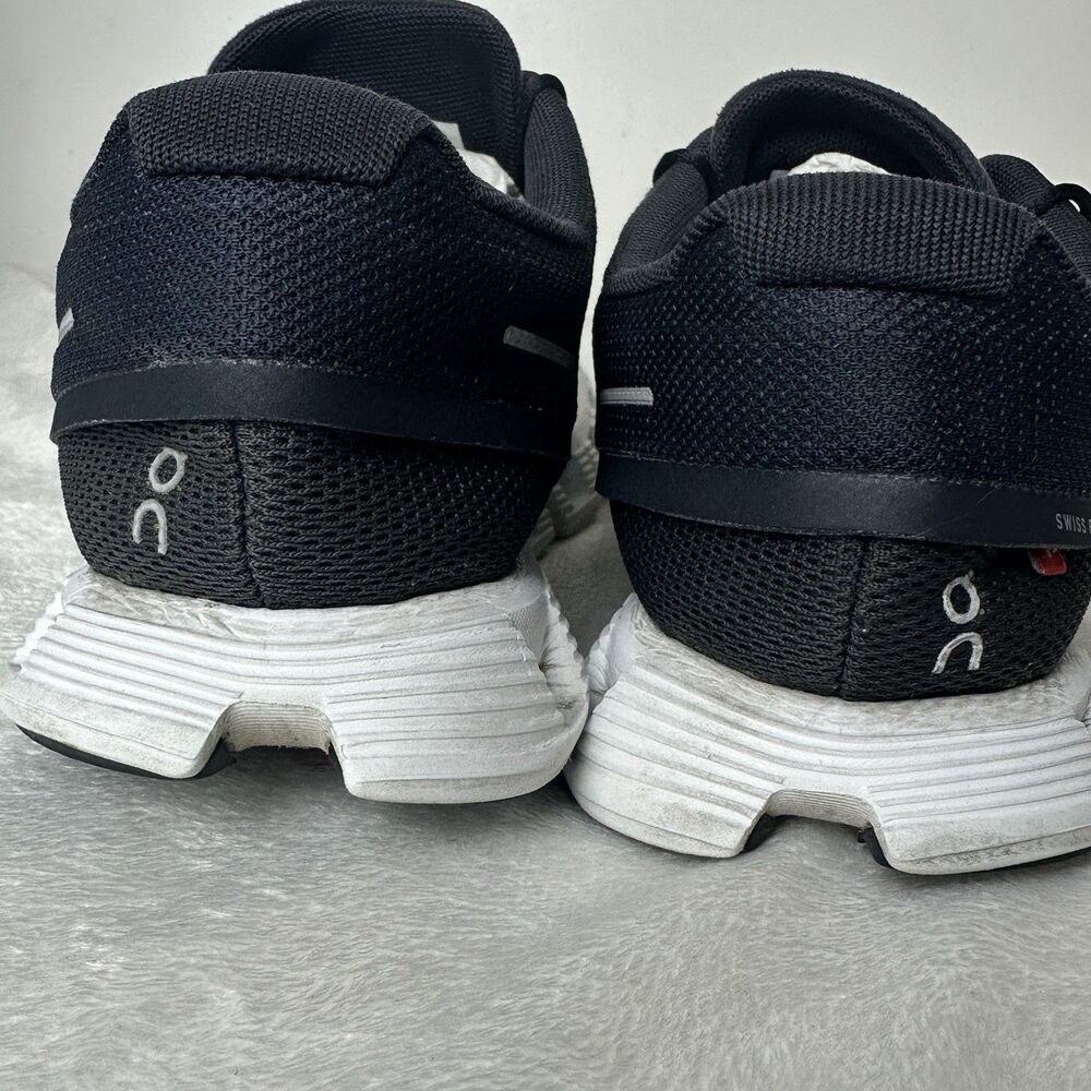 On Cloud 6 Sneakers Black White Womens 7 Running Athleisure Minimalist Comfort - Picture 10 of 16